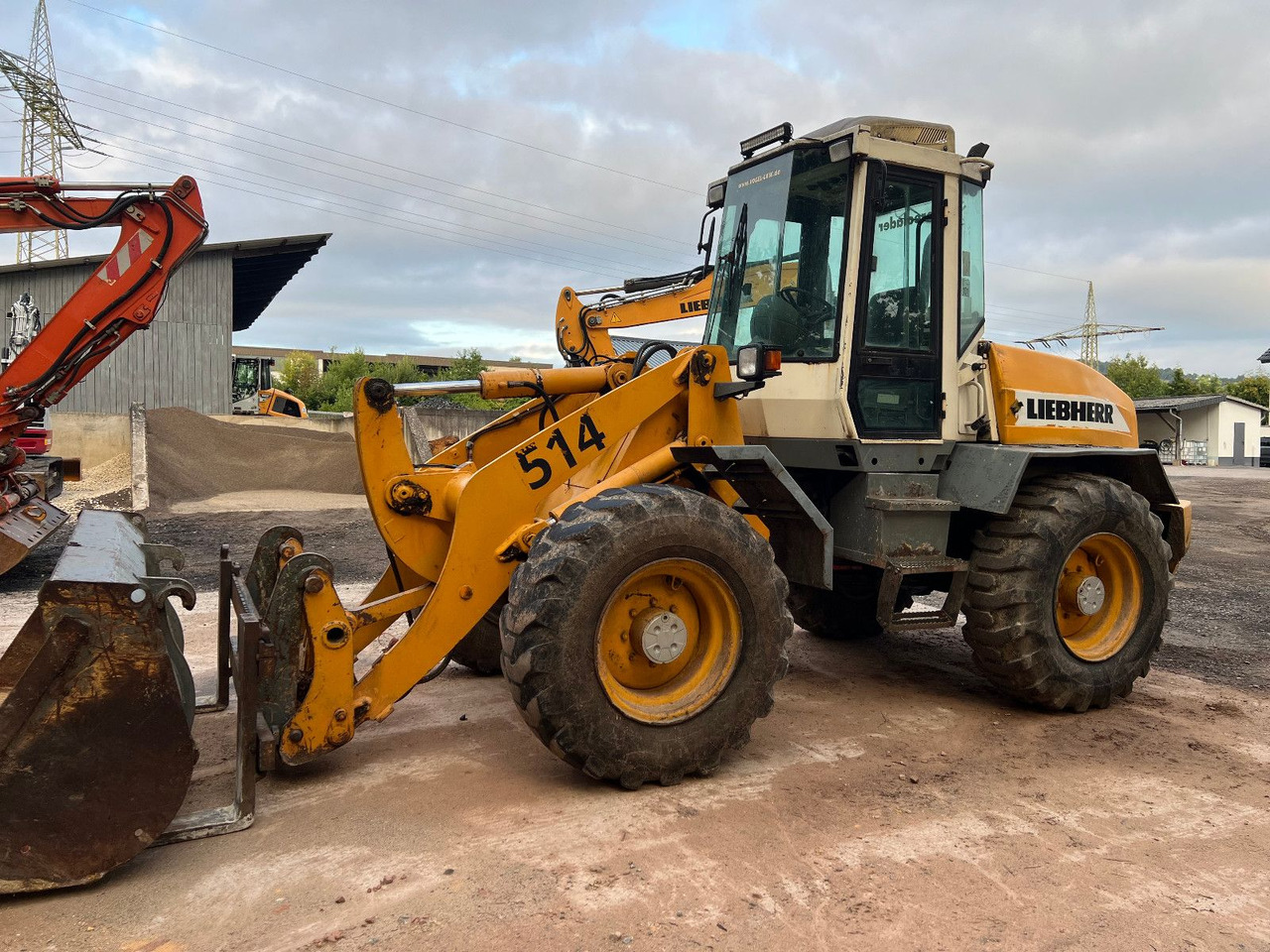 Liebherr L 514 Stereo - Gumikerekes homlokrakodó: 2 kép. Liebherr L 514 Stereo - Gumikerekes homlokrakodó: 2 kép.