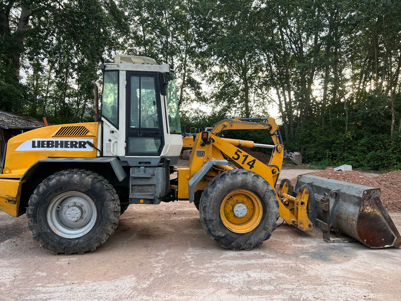 Liebherr L 514 Stereo - Gumikerekes homlokrakodó: 3 kép. Liebherr L 514 Stereo - Gumikerekes homlokrakodó: 3 kép.