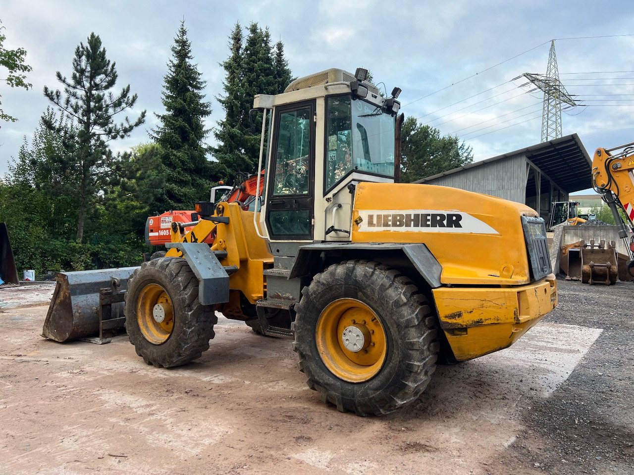 Liebherr L 514 Stereo - Gumikerekes homlokrakodó: 1 kép. Liebherr L 514 Stereo - Gumikerekes homlokrakodó: 1 kép.