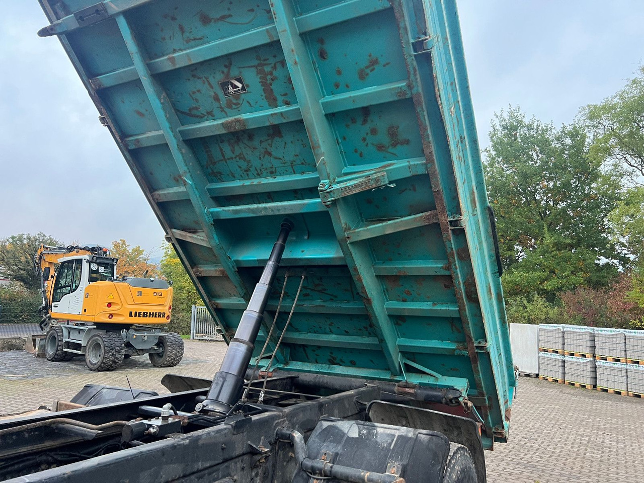 Billenőplatós teherautó, Darus autó MAN 18.250 Palfinger 11502: 12 kép. Billenőplatós teherautó, Darus autó MAN 18.250 Palfinger 11502: 12 kép.