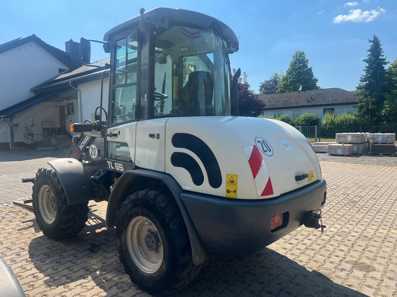 Terex TL 65 - Gumikerekes homlokrakodó: 2 kép. Terex TL 65 - Gumikerekes homlokrakodó: 2 kép.