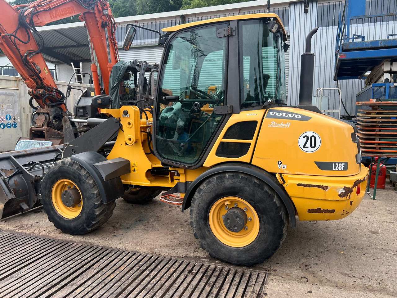 Volvo L 28 F kein 30 oder 35 - Gumikerekes homlokrakodó: 1 kép. Volvo L 28 F kein 30 oder 35 - Gumikerekes homlokrakodó: 1 kép.