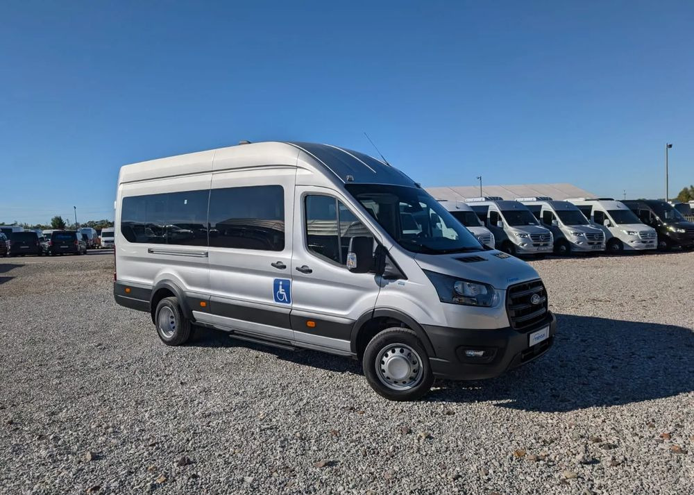 Ford Transit - Minibusz, Kisbusz: 2 kép. Ford Transit - Minibusz, Kisbusz: 2 kép.