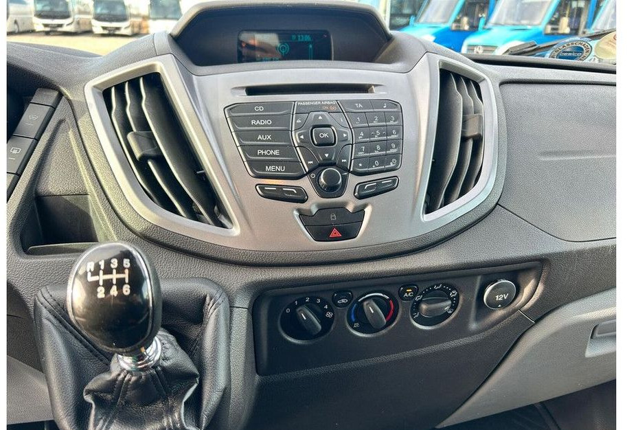 Minibusz, Kisbusz Ford Transit: 12 kép.