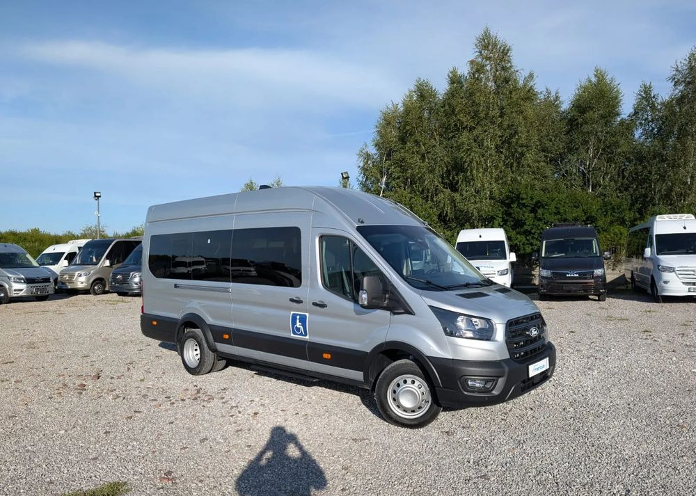 Ford Transit - Minibusz, Kisbusz: 2 kép. Ford Transit - Minibusz, Kisbusz: 2 kép.