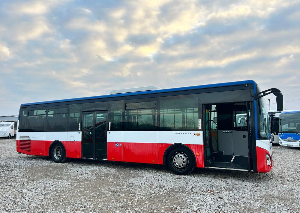 Iveco Crossway LE - Városi busz: 2 kép. Iveco Crossway LE - Városi busz: 2 kép.