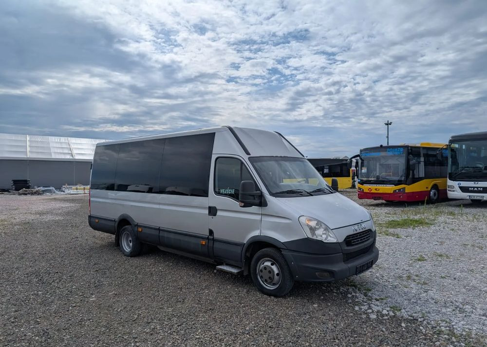 Iveco Daily 50C14 - Minibusz, Kisbusz: 2 kép. Iveco Daily 50C14 - Minibusz, Kisbusz: 2 kép.