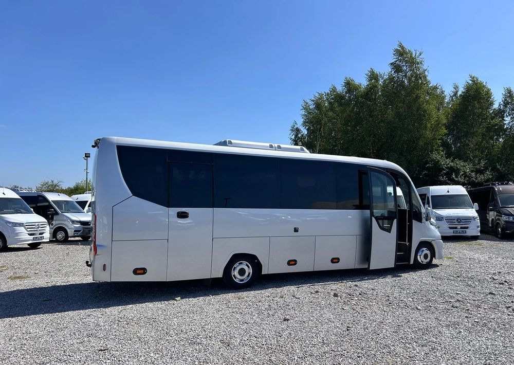 Iveco Daily - Minibusz, Kisbusz: 4 kép. Iveco Daily - Minibusz, Kisbusz: 4 kép.