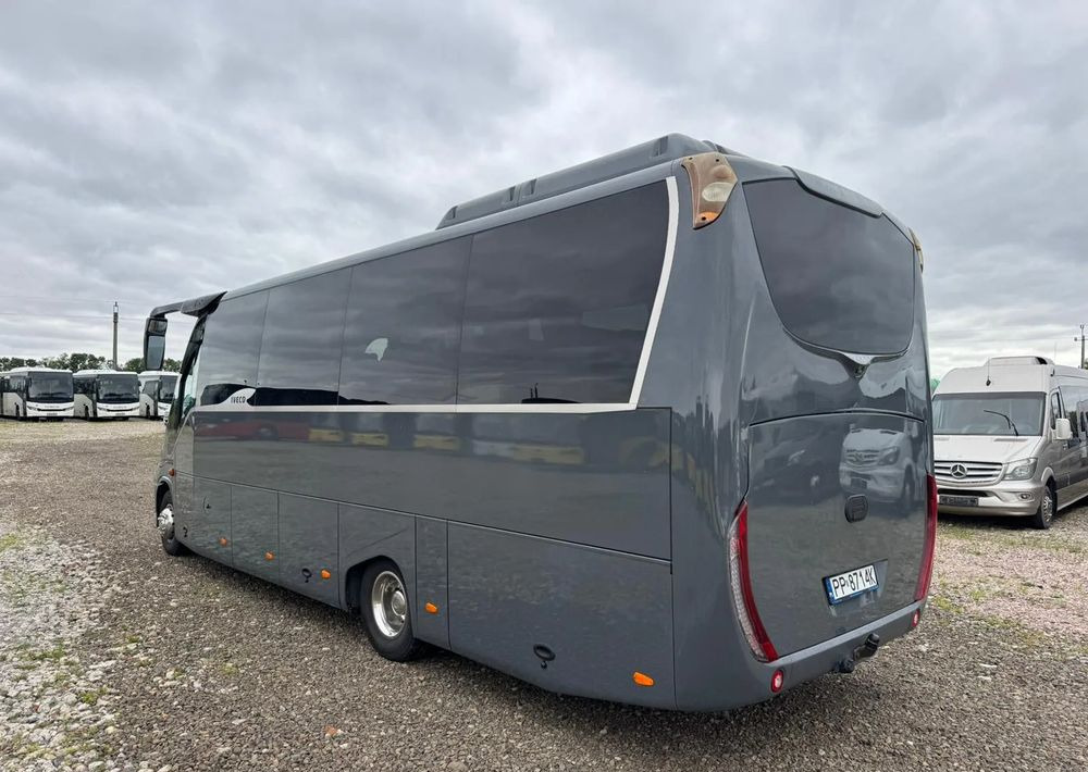 Iveco Daily - Minibusz, Kisbusz: 4 kép. Iveco Daily - Minibusz, Kisbusz: 4 kép.
