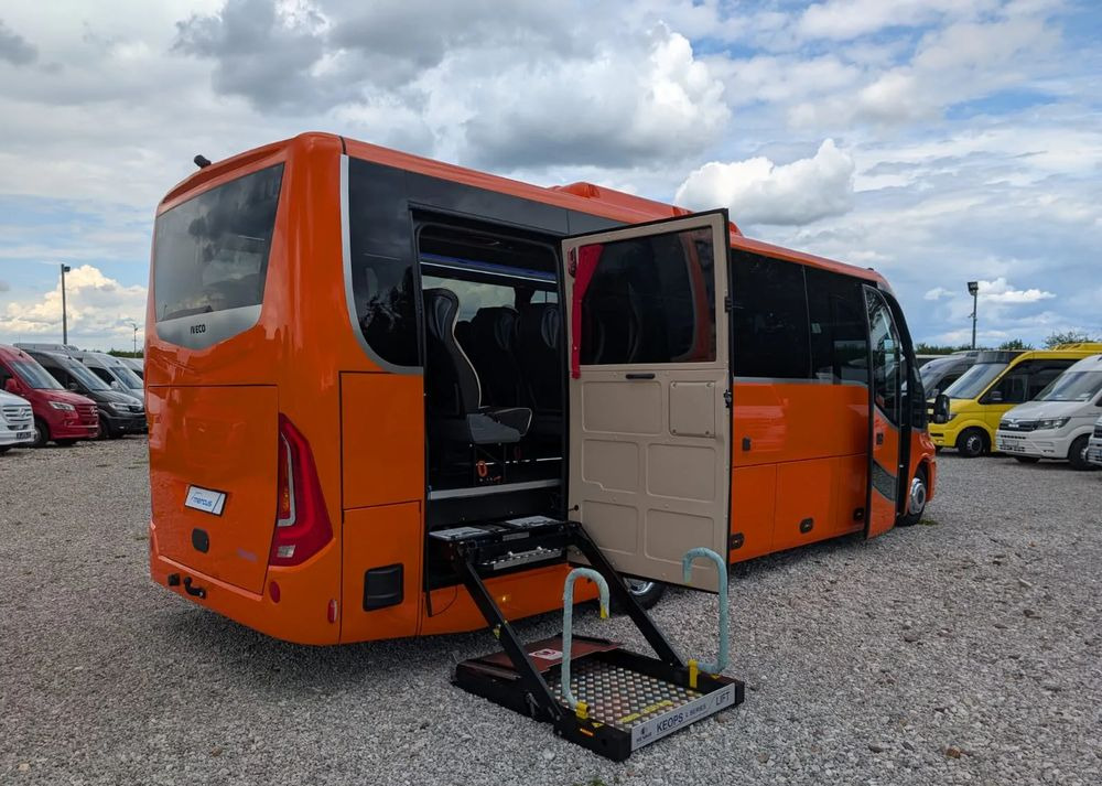 Iveco Daily - Távolsági busz: 1 kép. Iveco Daily - Távolsági busz: 1 kép.