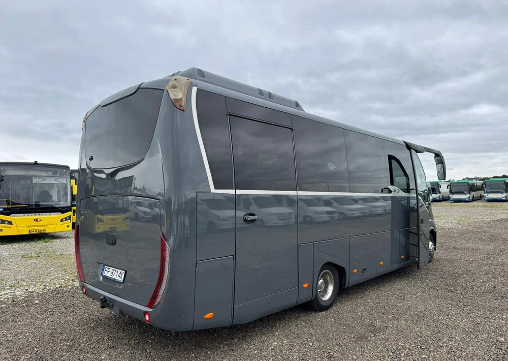 Iveco Daily - Távolsági busz: 3 kép. Iveco Daily - Távolsági busz: 3 kép.