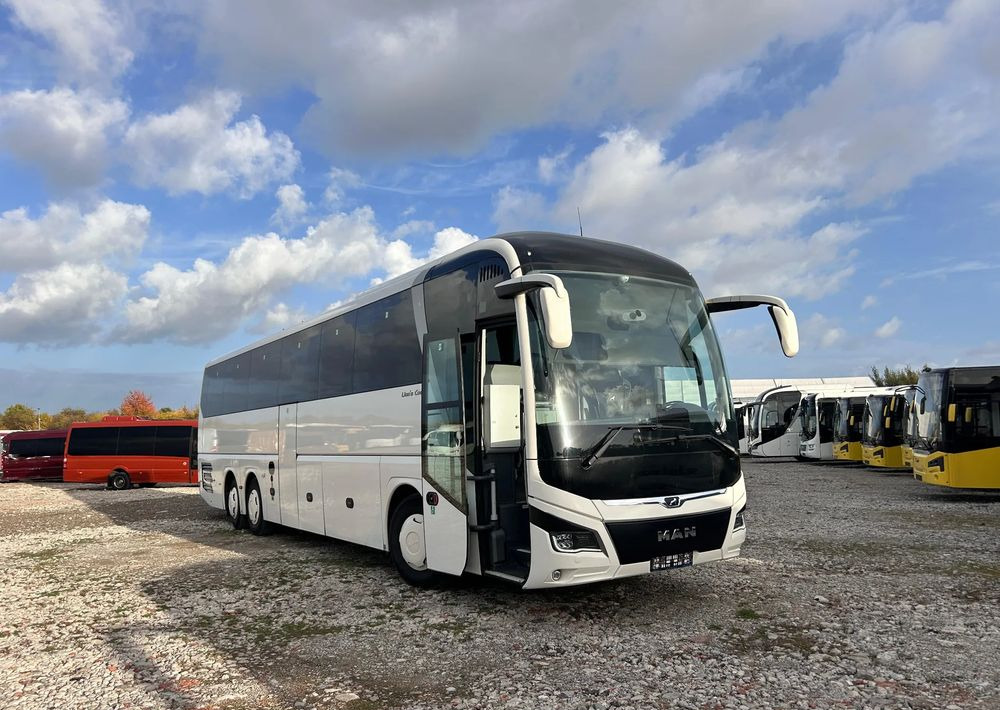 MAN LIONS COACH - Távolsági busz: 2 kép. MAN LIONS COACH - Távolsági busz: 2 kép.