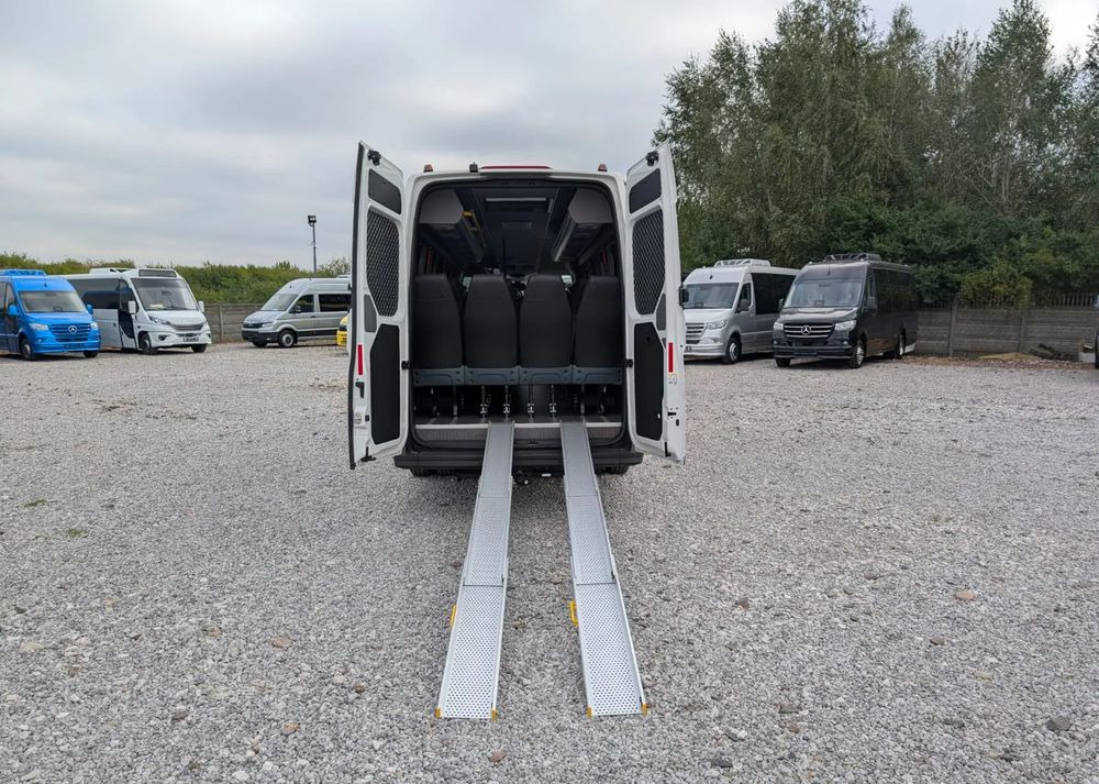 Új Minibusz, Kisbusz MAN TGE 5.160: 8 kép.