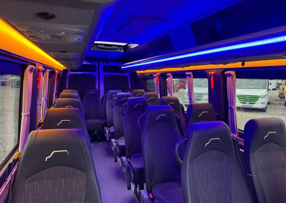 Új Minibusz, Kisbusz MAN TGE 5.160: 17 kép.