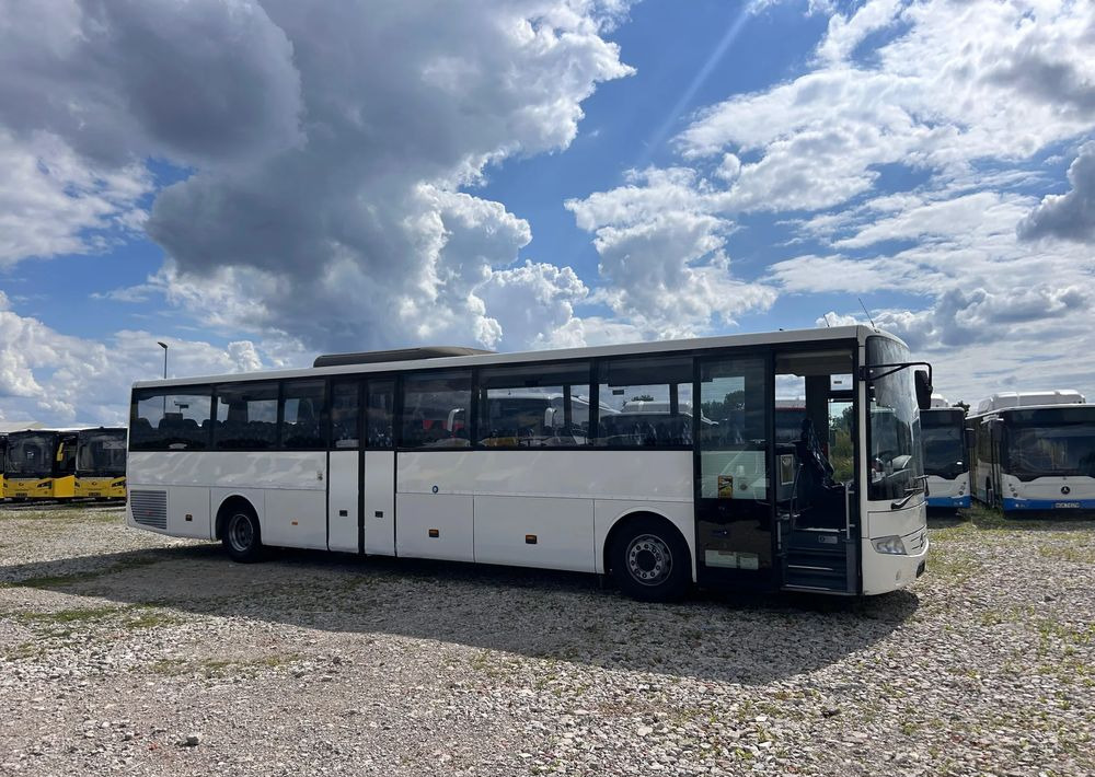 Mercedes-Benz Intouro - Távolsági busz: 3 kép. Mercedes-Benz Intouro - Távolsági busz: 3 kép.