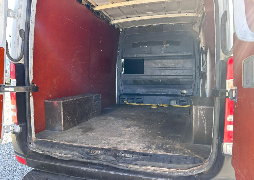 Mercedes-Benz Sprinter 313 - Furgon: 5 kép. Mercedes-Benz Sprinter 313 - Furgon: 5 kép.