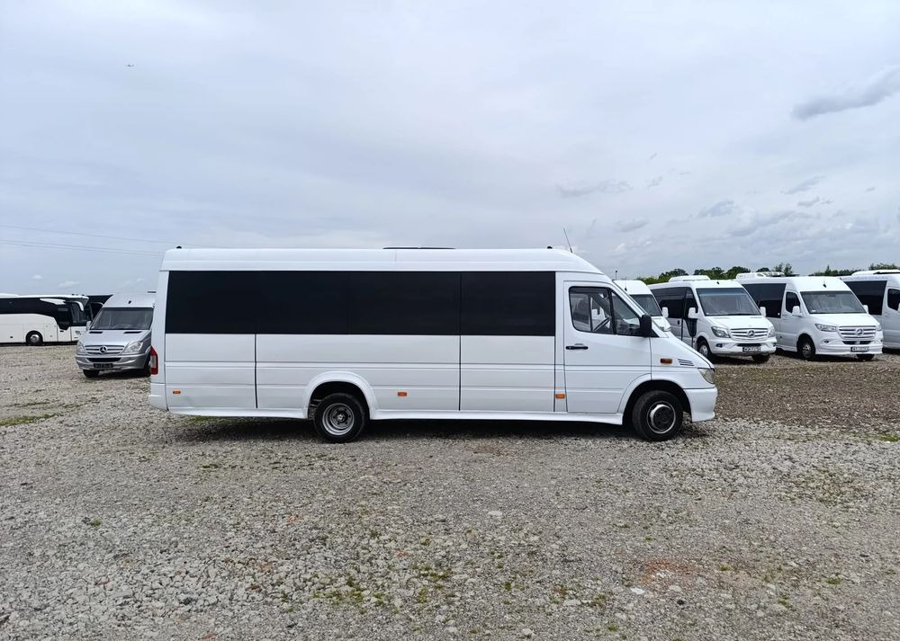 Mercedes-Benz Sprinter 413 - Minibusz, Kisbusz: 3 kép. Mercedes-Benz Sprinter 413 - Minibusz, Kisbusz: 3 kép.