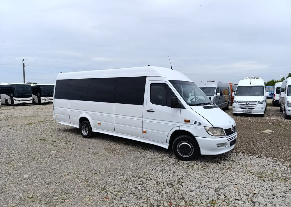 Mercedes-Benz Sprinter 413 - Minibusz, Kisbusz: 2 kép. Mercedes-Benz Sprinter 413 - Minibusz, Kisbusz: 2 kép.