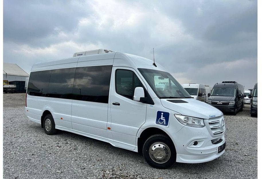 Mercedes-Benz Sprinter 517 - Minibusz, Kisbusz: 2 kép. Mercedes-Benz Sprinter 517 - Minibusz, Kisbusz: 2 kép.