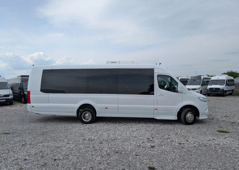 Mercedes-Benz Sprinter 517 - Minibusz, Kisbusz: 3 kép. Mercedes-Benz Sprinter 517 - Minibusz, Kisbusz: 3 kép.