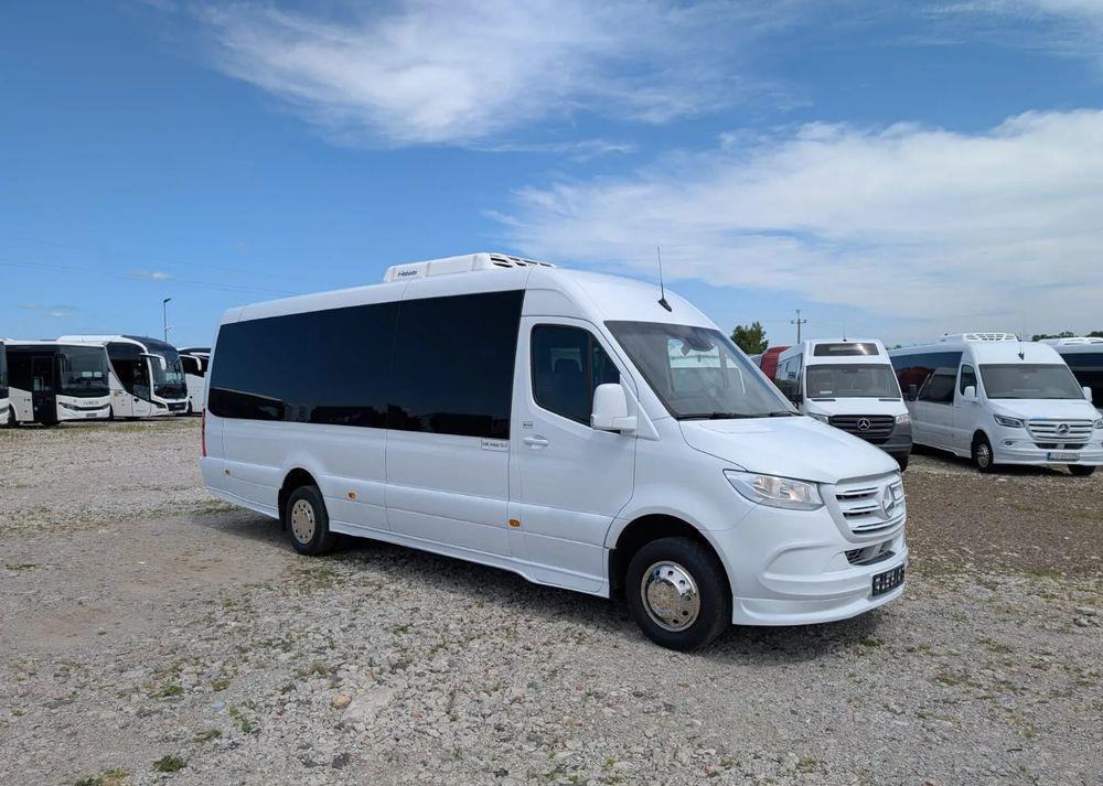 Mercedes-Benz Sprinter 517 - Minibusz, Kisbusz: 2 kép. Mercedes-Benz Sprinter 517 - Minibusz, Kisbusz: 2 kép.
