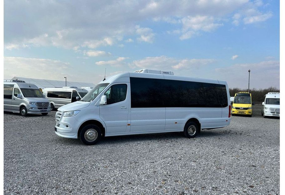 Mercedes-Benz Sprinter 517 - Minibusz, Kisbusz: 4 kép. Mercedes-Benz Sprinter 517 - Minibusz, Kisbusz: 4 kép.