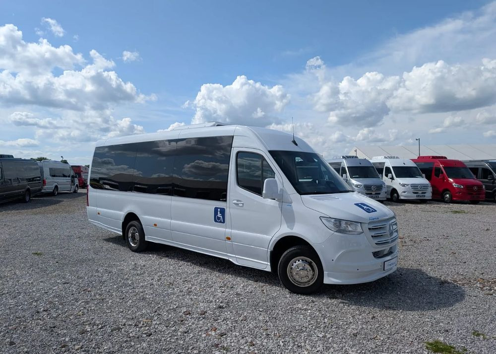 Mercedes-Benz Sprinter 517 - Minibusz, Kisbusz: 2 kép. Mercedes-Benz Sprinter 517 - Minibusz, Kisbusz: 2 kép.