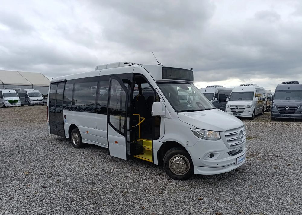 Mercedes-Benz Sprinter 517 - Minibusz, Kisbusz: 2 kép. Mercedes-Benz Sprinter 517 - Minibusz, Kisbusz: 2 kép.