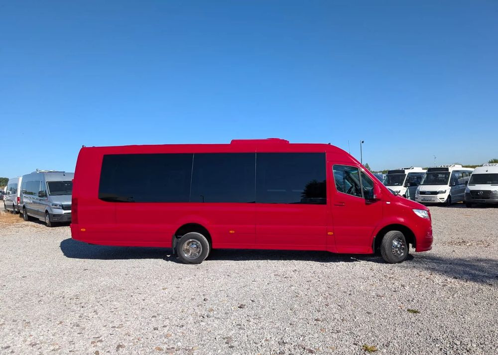 Mercedes-Benz Sprinter 517 - Minibusz, Kisbusz: 3 kép. Mercedes-Benz Sprinter 517 - Minibusz, Kisbusz: 3 kép.