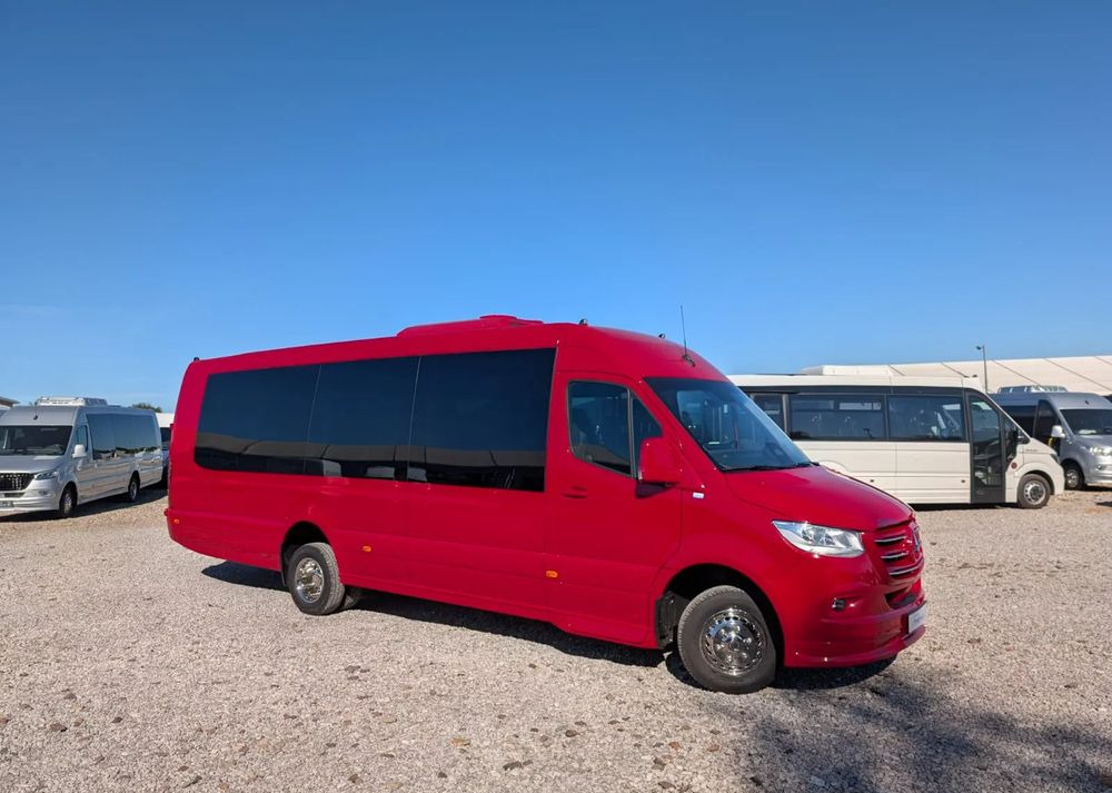 Mercedes-Benz Sprinter 517 - Minibusz, Kisbusz: 2 kép. Mercedes-Benz Sprinter 517 - Minibusz, Kisbusz: 2 kép.