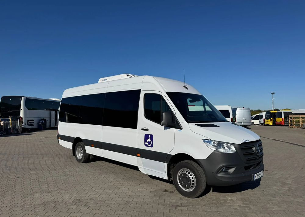 Mercedes-Benz Sprinter 517 - Minibusz, Kisbusz: 2 kép. Mercedes-Benz Sprinter 517 - Minibusz, Kisbusz: 2 kép.