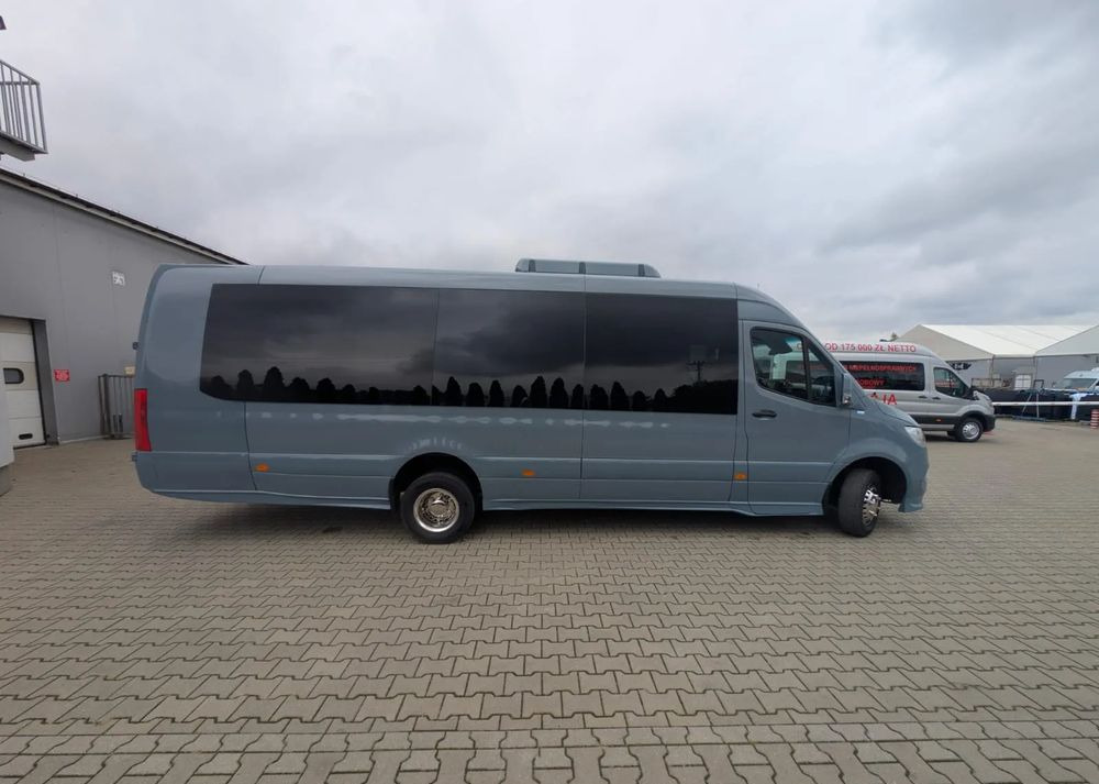 Mercedes-Benz Sprinter 519 - Minibusz, Kisbusz: 4 kép. Mercedes-Benz Sprinter 519 - Minibusz, Kisbusz: 4 kép.
