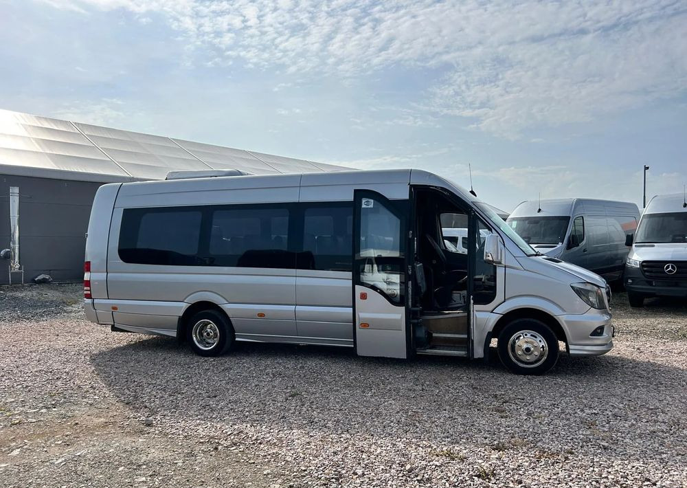 Mercedes-Benz Sprinter 519 - Minibusz, Kisbusz: 2 kép. Mercedes-Benz Sprinter 519 - Minibusz, Kisbusz: 2 kép.