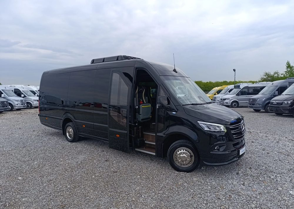 Mercedes-Benz Sprinter 519 - Minibusz, Kisbusz: 2 kép. Mercedes-Benz Sprinter 519 - Minibusz, Kisbusz: 2 kép.