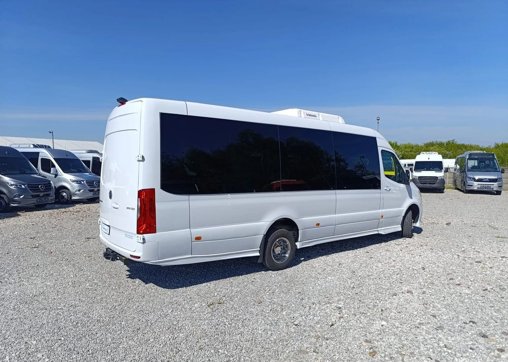 Mercedes-Benz Sprinter 519 - Minibusz, Kisbusz: 4 kép. Mercedes-Benz Sprinter 519 - Minibusz, Kisbusz: 4 kép.