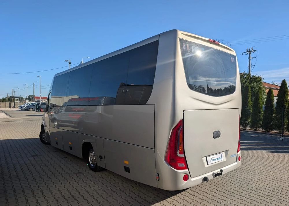 Mercedes-Benz Sprinter 519 - Minibusz, Kisbusz: 4 kép. Mercedes-Benz Sprinter 519 - Minibusz, Kisbusz: 4 kép.