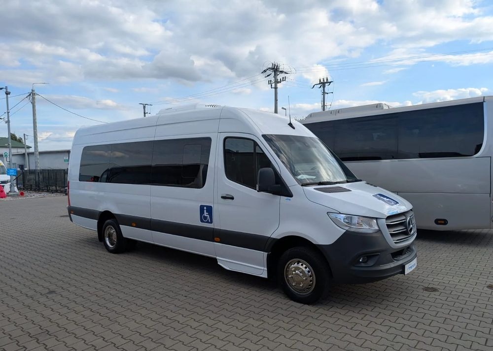 Mercedes-Benz Sprinter 519 - Minibusz, Kisbusz: 2 kép. Mercedes-Benz Sprinter 519 - Minibusz, Kisbusz: 2 kép.