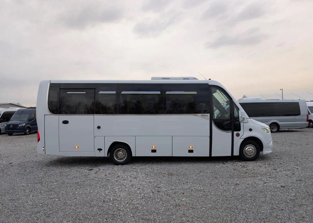 Mercedes-Benz Sprinter 519 - Minibusz, Kisbusz: 3 kép. Mercedes-Benz Sprinter 519 - Minibusz, Kisbusz: 3 kép.