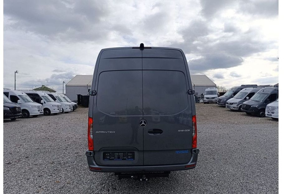 Mercedes-Benz Sprinter 519 - Minibusz, Kisbusz: 4 kép. Mercedes-Benz Sprinter 519 - Minibusz, Kisbusz: 4 kép.