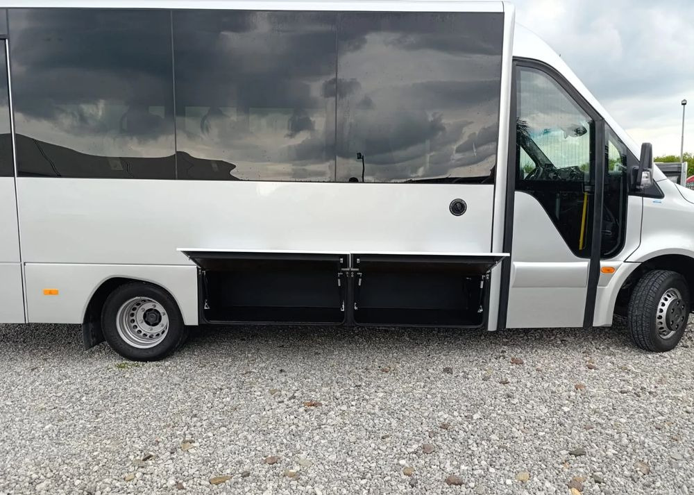 Mercedes-Benz Sprinter 519 - Minibusz, Kisbusz: 4 kép. Mercedes-Benz Sprinter 519 - Minibusz, Kisbusz: 4 kép.