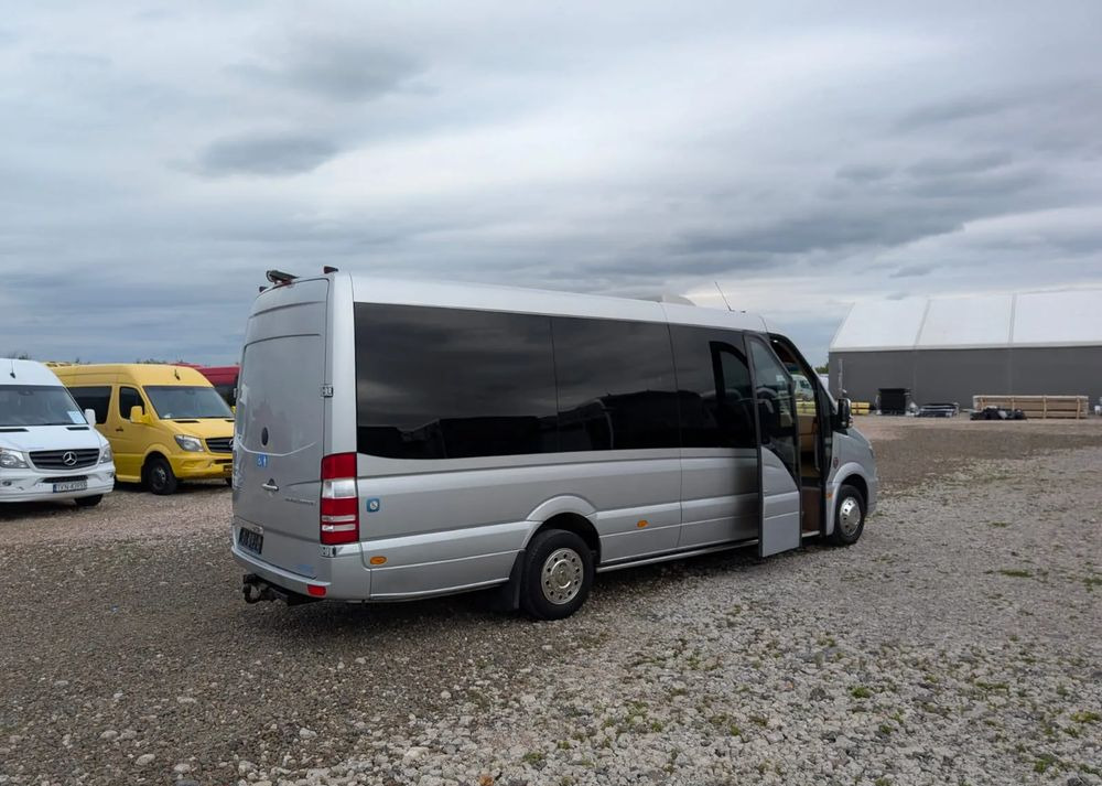 Mercedes-Benz Sprinter 519 - Minibusz, Kisbusz: 4 kép. Mercedes-Benz Sprinter 519 - Minibusz, Kisbusz: 4 kép.