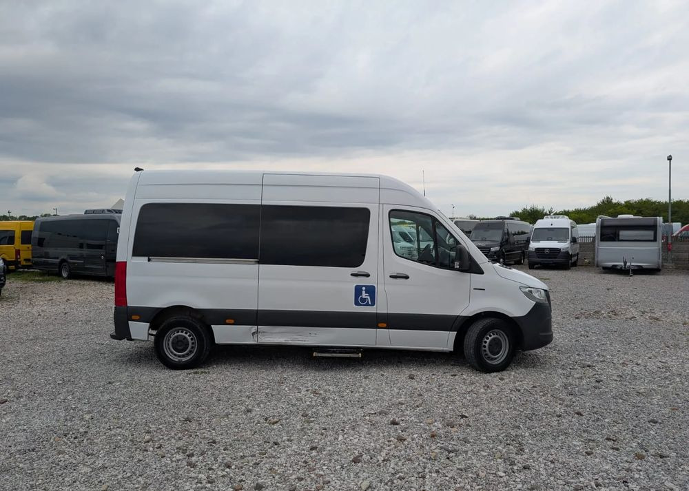 Mercedes-Benz Sprinter - Minibusz, Elektromos busz: 2 kép. Mercedes-Benz Sprinter - Minibusz, Elektromos busz: 2 kép.