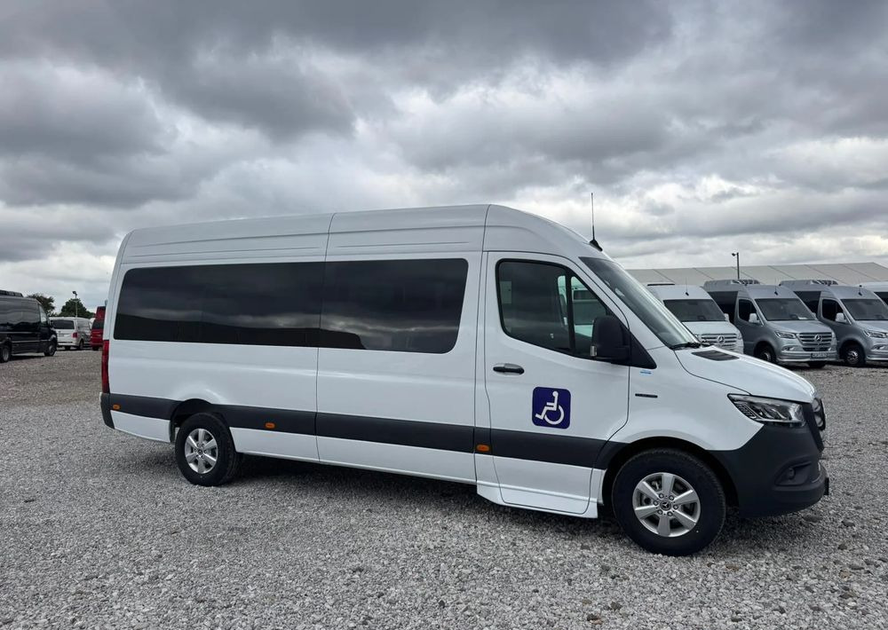 Mercedes-Benz Sprinter - Minibusz, Elektromos busz: 2 kép. Mercedes-Benz Sprinter - Minibusz, Elektromos busz: 2 kép.