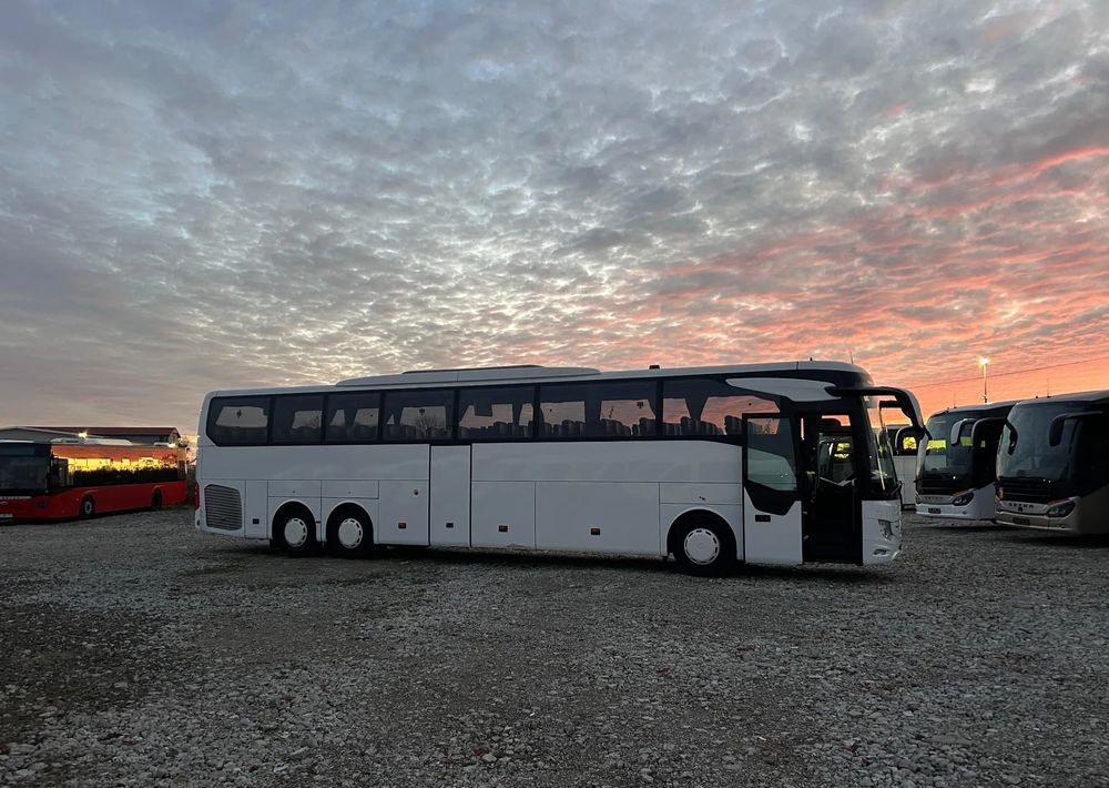 Mercedes-Benz Tourismo - Távolsági busz: 3 kép. Mercedes-Benz Tourismo - Távolsági busz: 3 kép.