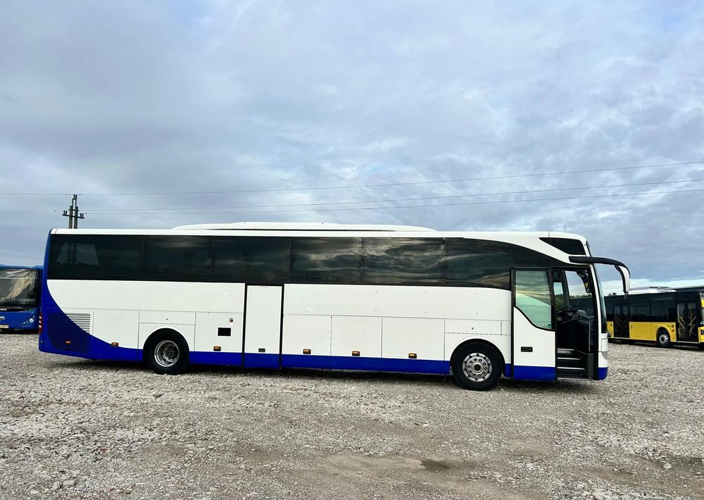 Mercedes-Benz Tourismo - Távolsági busz: 4 kép. Mercedes-Benz Tourismo - Távolsági busz: 4 kép.