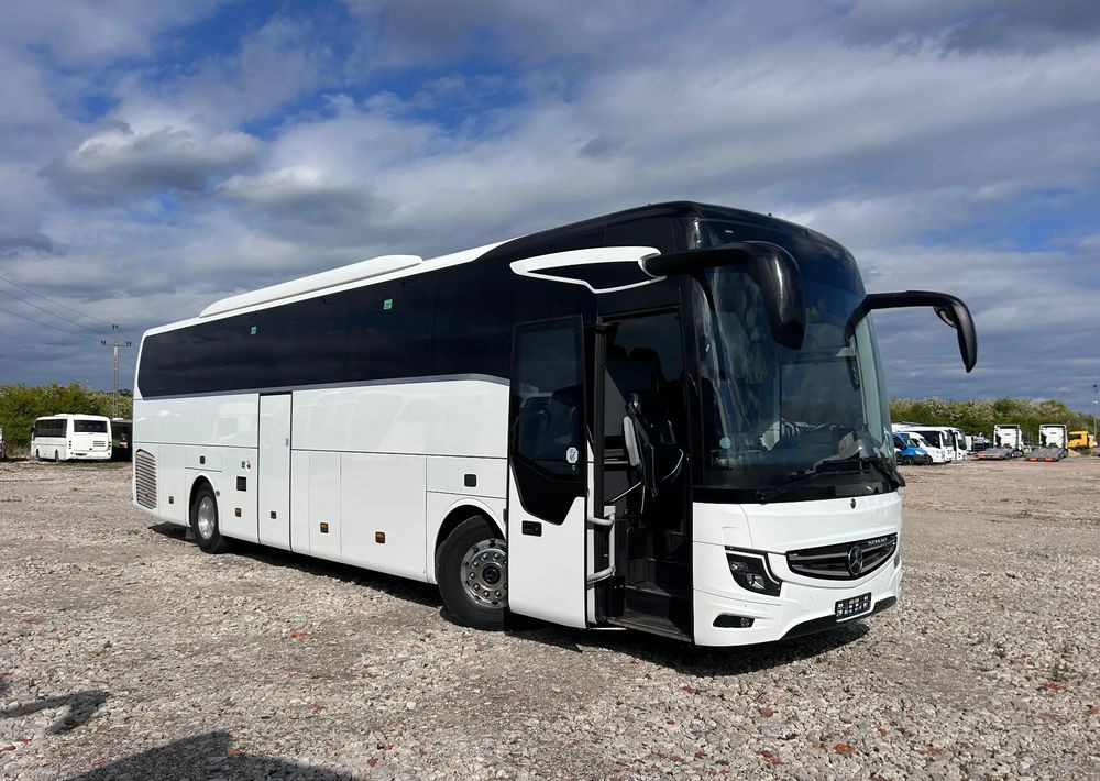 Mercedes-Benz Tourismo - Távolsági busz: 1 kép. Mercedes-Benz Tourismo - Távolsági busz: 1 kép.