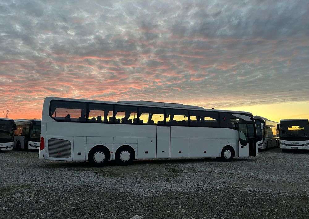 Mercedes-Benz Tourismo - Távolsági busz: 4 kép. Mercedes-Benz Tourismo - Távolsági busz: 4 kép.