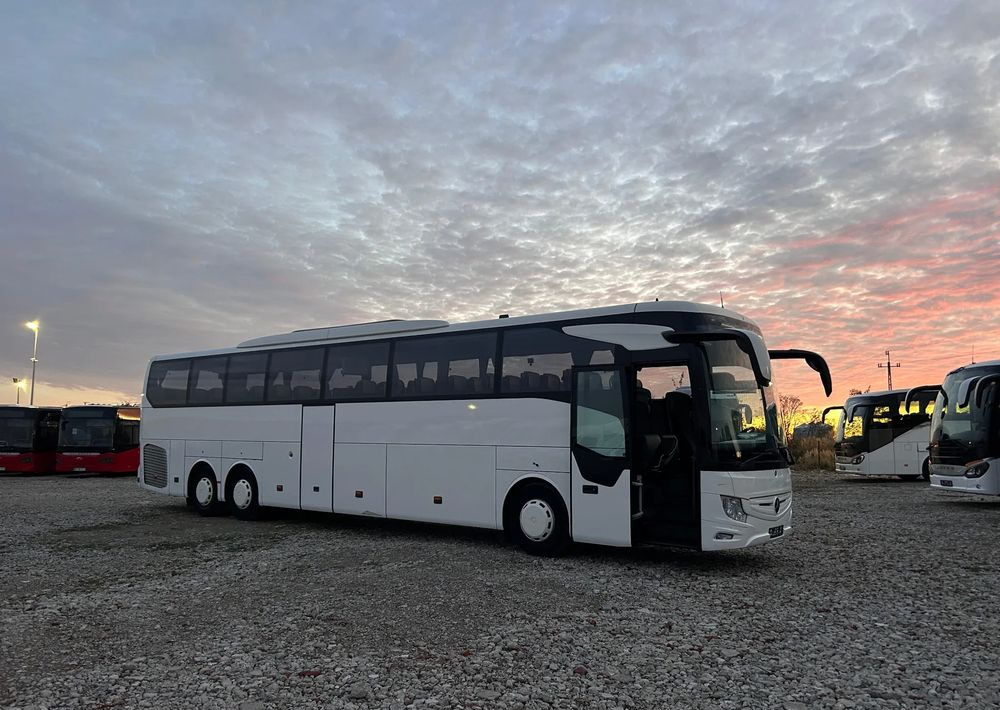 Mercedes-Benz Tourismo - Távolsági busz: 2 kép. Mercedes-Benz Tourismo - Távolsági busz: 2 kép.