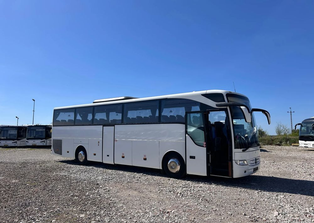 Mercedes-Benz Tourismo - Távolsági busz: 2 kép. Mercedes-Benz Tourismo - Távolsági busz: 2 kép.