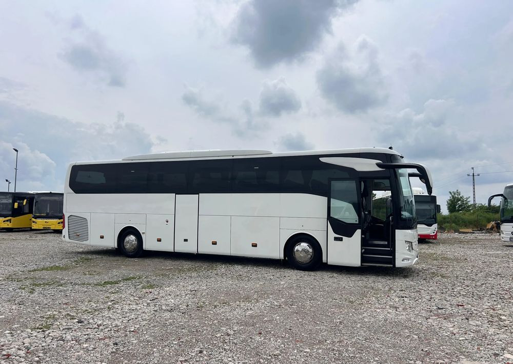 Mercedes-Benz Tourismo - Távolsági busz: 4 kép. Mercedes-Benz Tourismo - Távolsági busz: 4 kép.